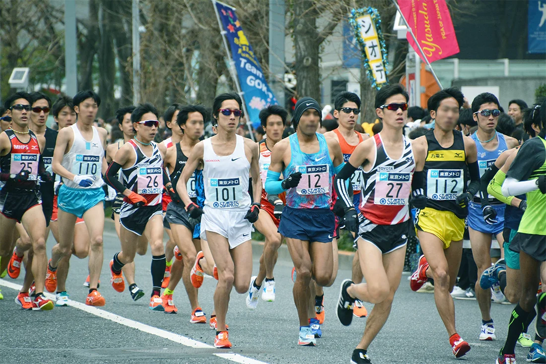 マラソン大会に参加するランナーたち